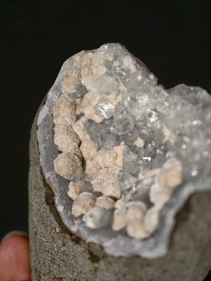 Mordenit Geode auf Apophyllit aus Indien