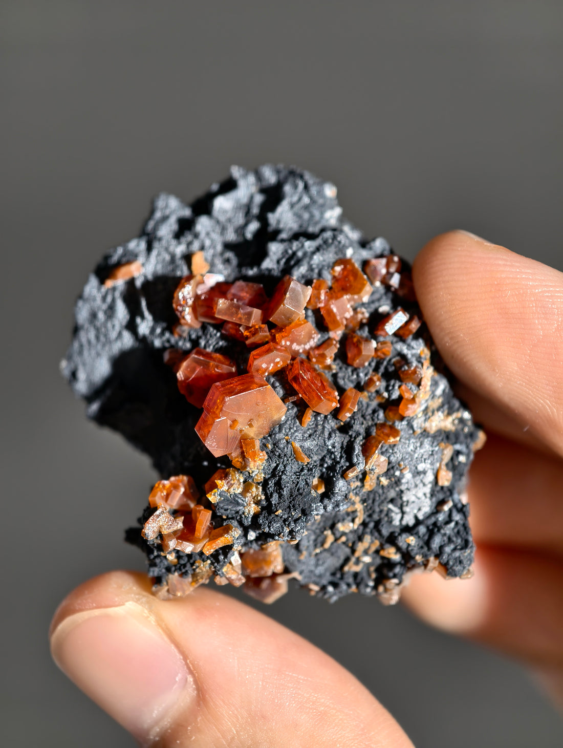 Vanadinit auf Barit & Goethit aus Marokko