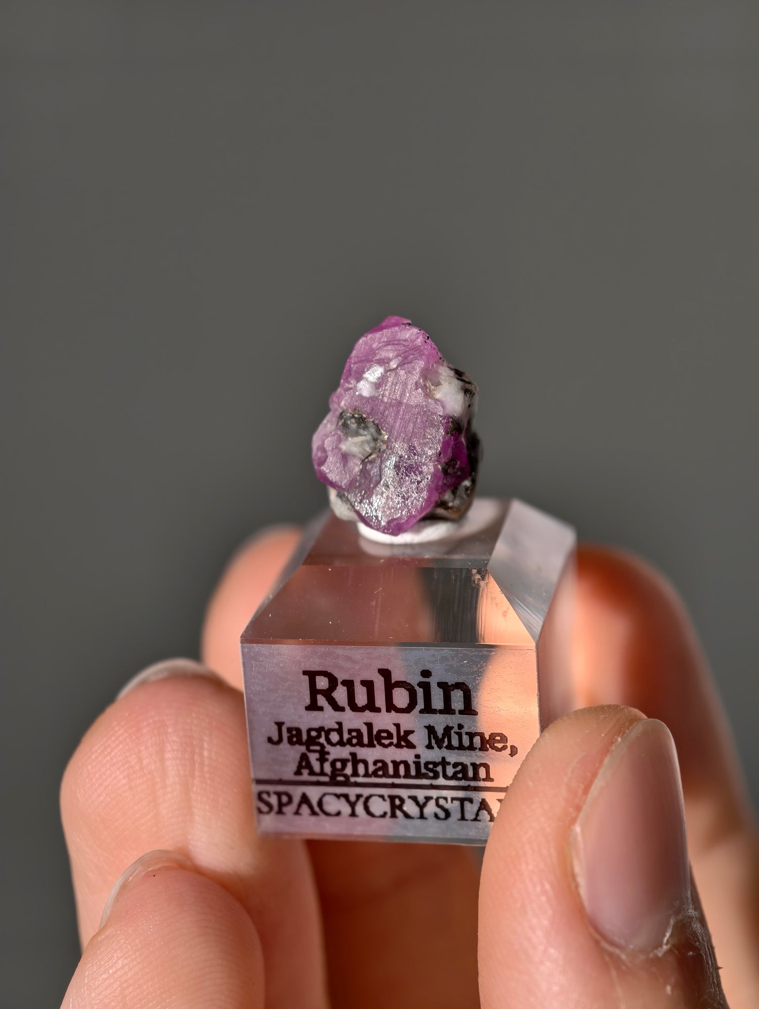 Pinker Rubin in Marmor