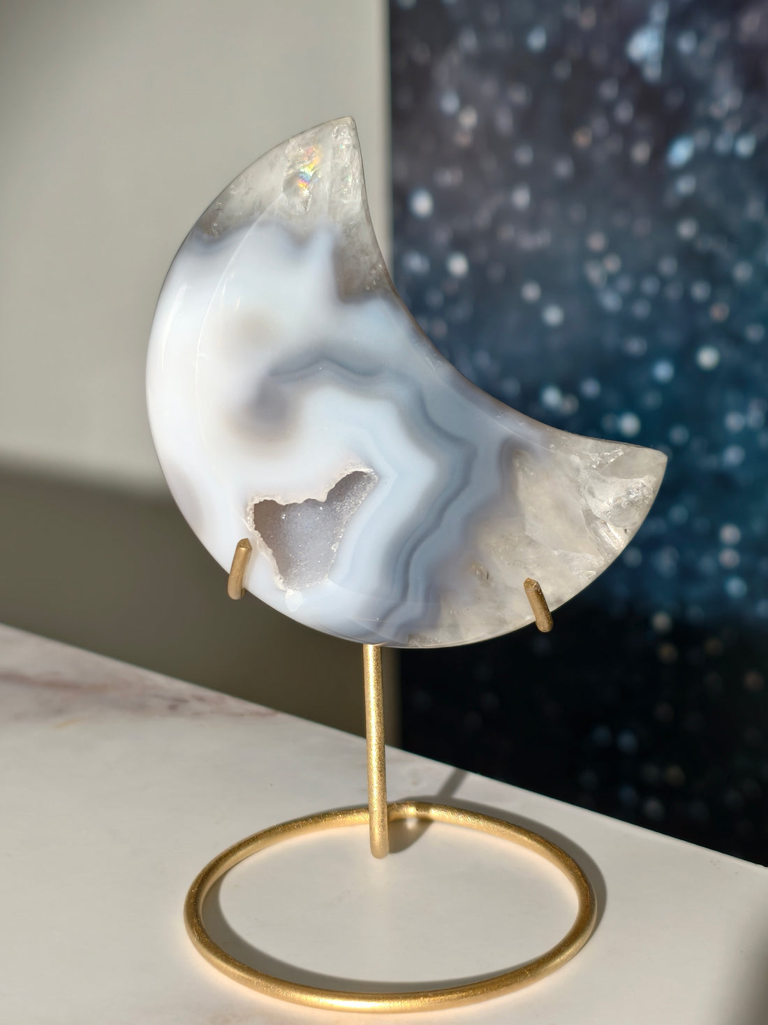 Achat Kristall Mond auf Goldständer