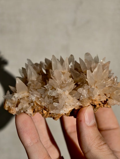 Ästhetische Calcit Spitzen Stufe aus Wenshan, China