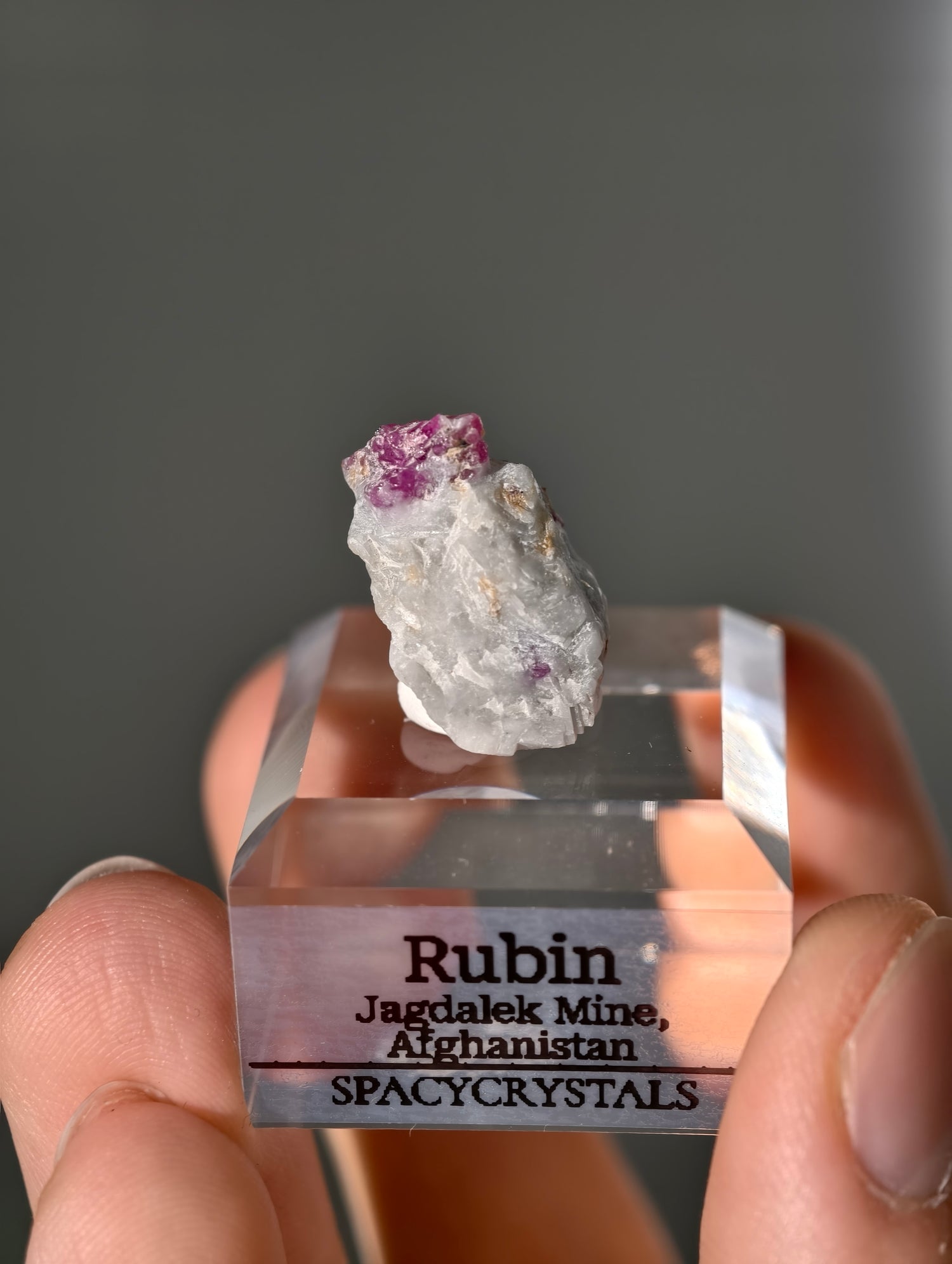 Pinker Rubin in Marmor