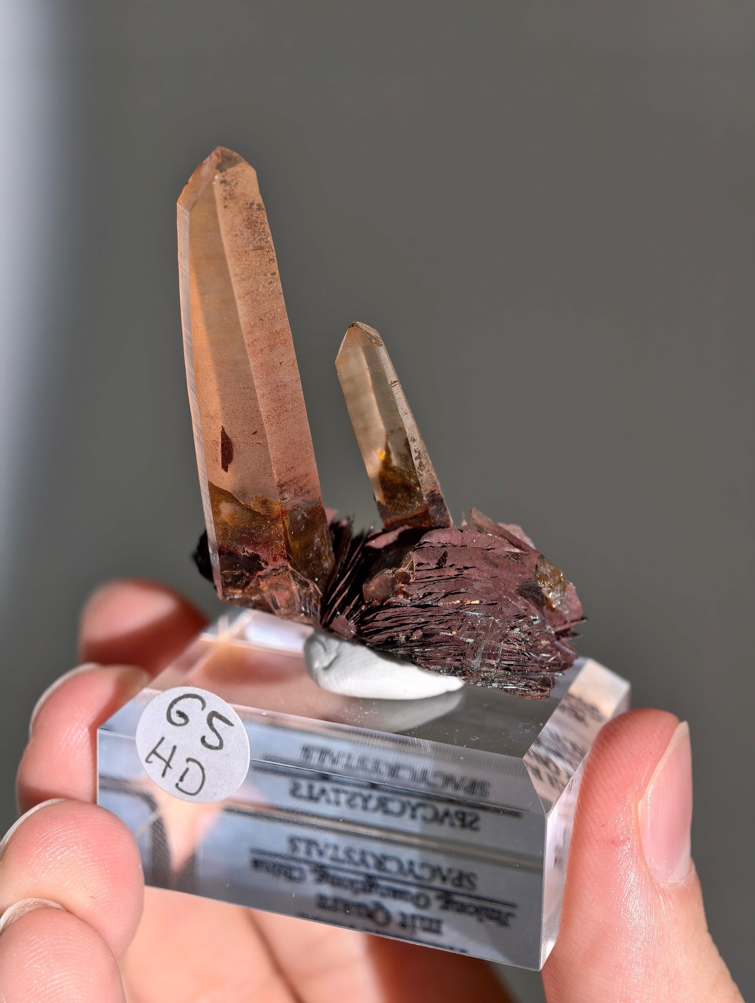 Rote Hämatit Rose mit Hämatitquarz aus Jinlong