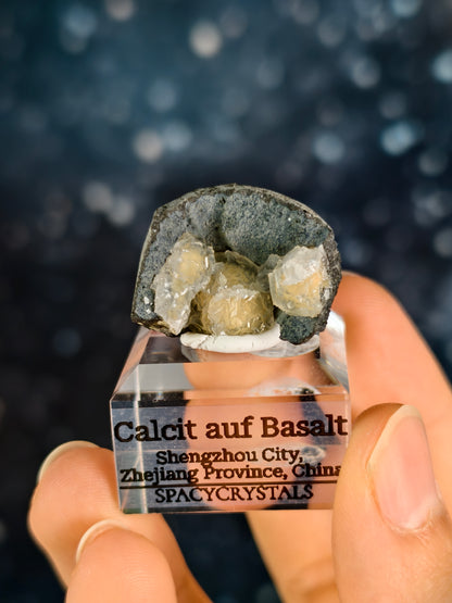 Botryoidaler Calcit auf Basalt - Neuer Fund (klein)