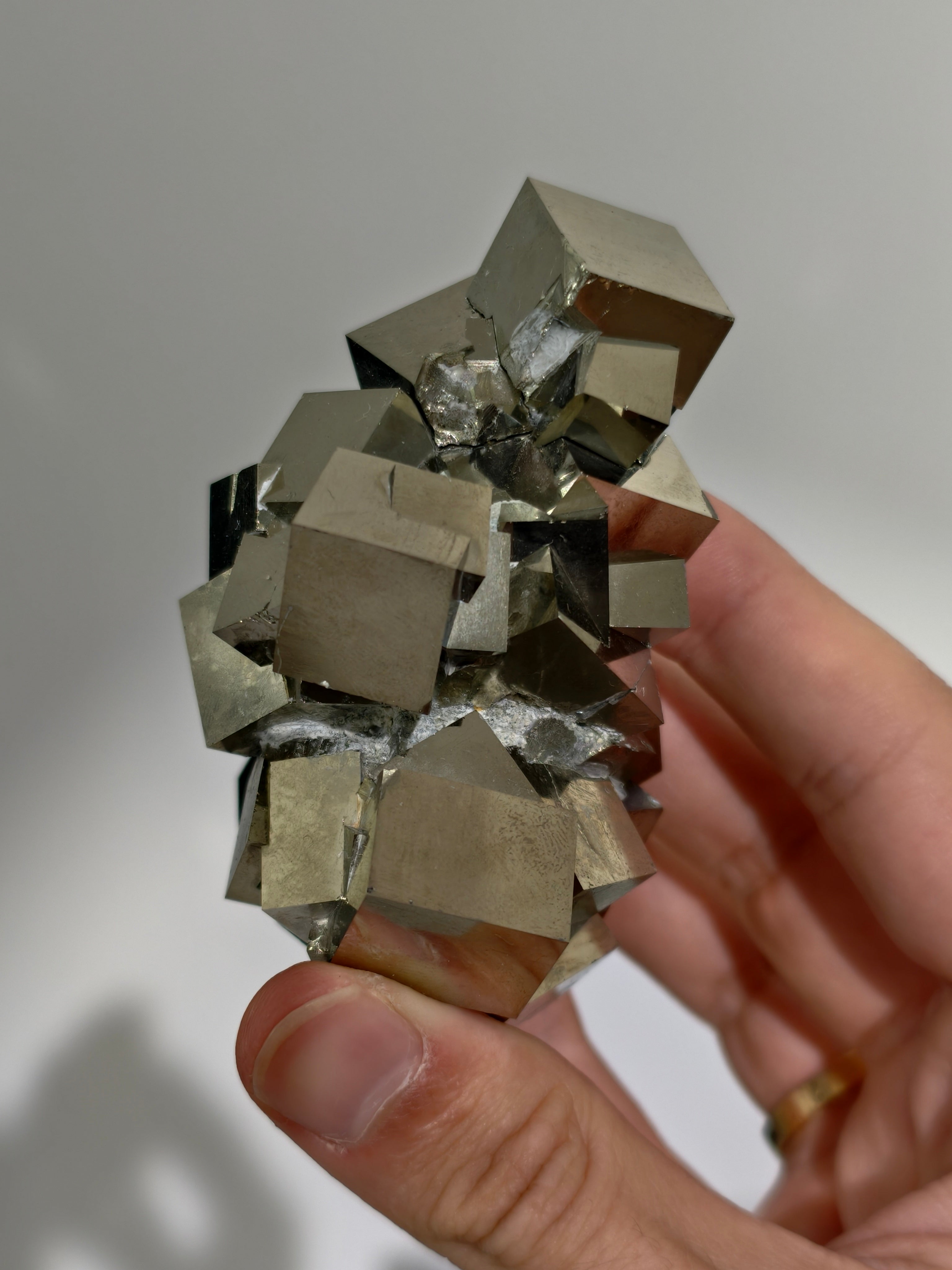 Pyrit Würfel Cluster aus Navajún, Spanien