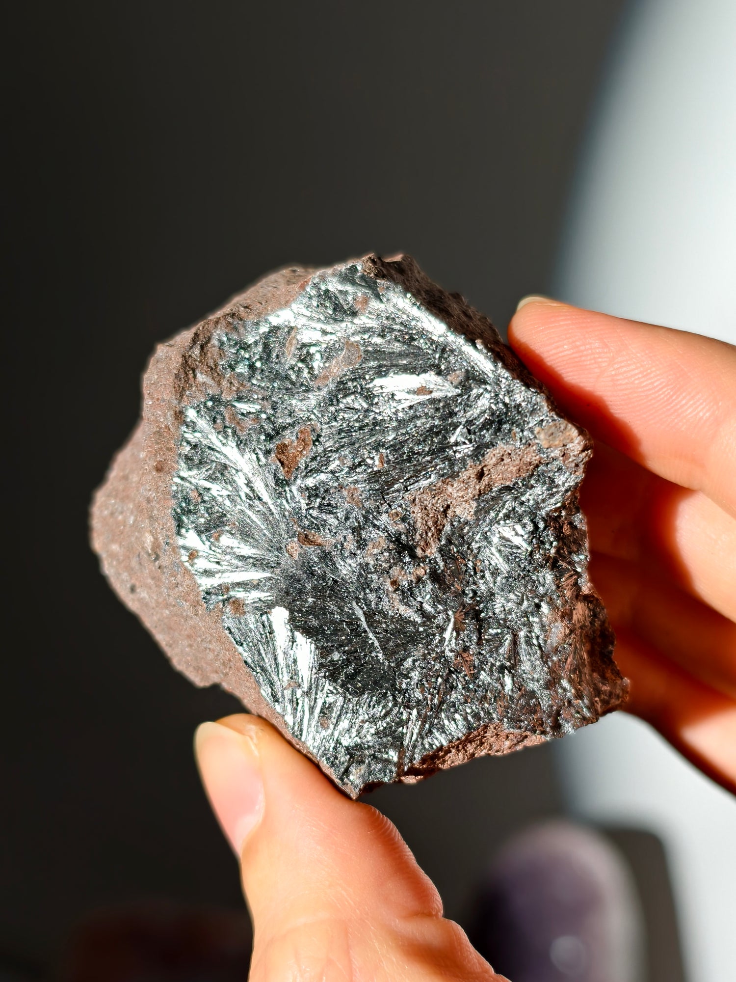 Schimmernder Pyrolusit aus Marokko